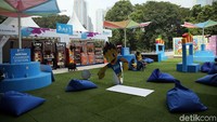 Panitia juga menyediakan booth-booth yang menjual beragam merchandise ajang Indonesia Open.