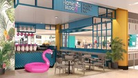 Flamingo Bloom adalah butik teh ternama asal Hong Kong yang membuka cabang di Malaysia tepatnya di Sunway Pyramid, Kuala Lumpur. Sesuai namanya, flamingo jadi tema utama interior di kafe ini. Foto: Facebook Flamingo Bloom Malaysia