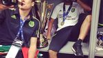 Tak Hanya Keren di Lapangan, Pemain Bola Carlos Vela Juga Keren Saat Kulineran