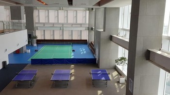  Karyawan juga bisa memanfaatkan lapangan bulu tangkis dan area tenis meja. Foto: CNET