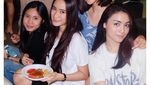 Momen Pengantin Baru, Erica Putri yang Sering Pose Seru Bareng Makanan