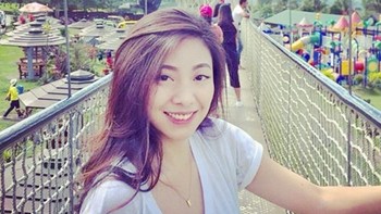 Bahkan dia mengatakan ular selalu bersamanya setiap saat, entah mau tidur ataupun jalan-jalan di luar. (Foto: Instagram)
