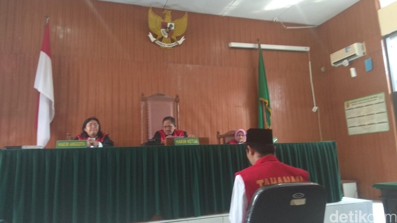 Sidang Tuntutan Pemutilasi Sales Cantik Karawang Ditunda Sidang Tuntutan Pemutilasi Sales Cantik Karawang Ditunda