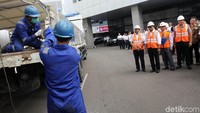Ia juga berharap ke depannya di setiap pintu tol tersedia jembatan timbang agar truk-truk obesitas tidak bisa lewat jalur tol seenaknya. Dari kejadian ini, tak hanya negara yang mengalami kerugian, pengelola jalan tol juga mengalami kerugian akibat truk obesitas. Hal ini membuat kerusakan di jalan tol selalu terlihat lebih parah dibandingkan seharusnya.