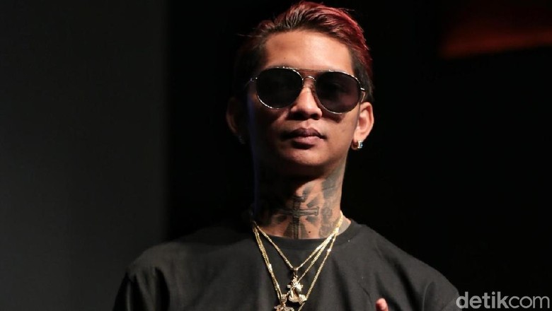 Tak Cuma Fans K-Pop, Jerinx SID Kesal dengan Drama Young Lex Foto: Ismail/detikHOT Tak Cuma Fans K-Pop, Jerinx SID Kesal dengan Drama Young Lex Foto: Ismail/detikHOT