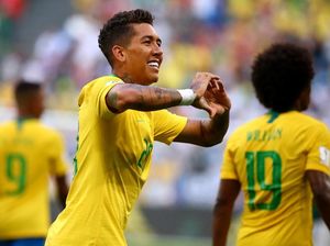 So Sweet, Roberto Firmino Berikan Kado Mobil Mewah untuk Istri