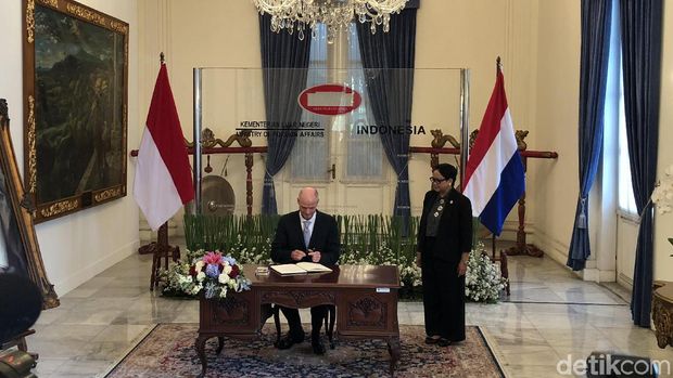 Menteri Luar Negeri RI Retno LP Marsudi bertemu dengan Menteri Luar Negeri Belanda Stephanus Abraham Blok, Selasa (3/7/2018)