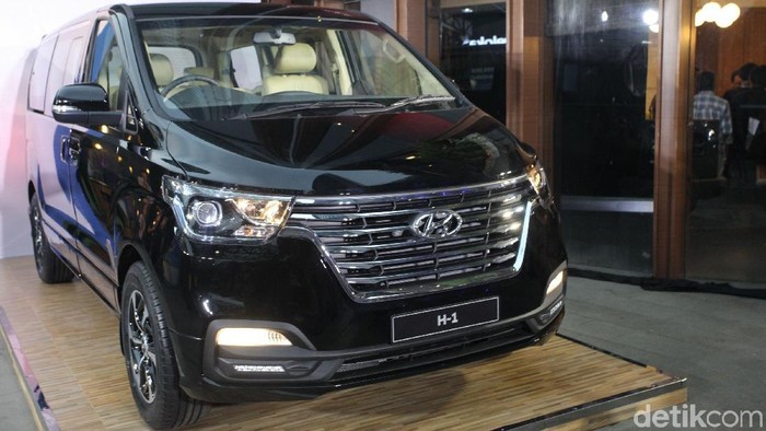 Meramaikan gelaran Piala Dunia, PT Hyundai Indonesia meluncurkan Hyundai H-1 terbaru. Penasaran?