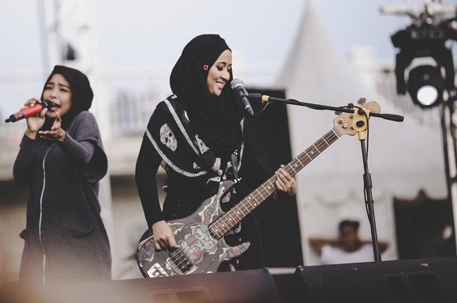 Penampilan Chua sontak membuat netizen takjub. Banyak yang memuji penampilan Chua hingga mendoakan Chua untuk istiqomah berhijab. Foto: Instagram/IndraRizkial