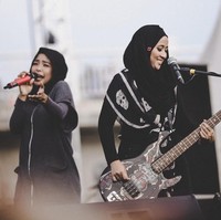 Penampilan Chua sontak membuat netizen takjub. Banyak yang memuji penampilan Chua hingga mendoakan Chua untuk istiqomah berhijab. Foto: Instagram/IndraRizkial