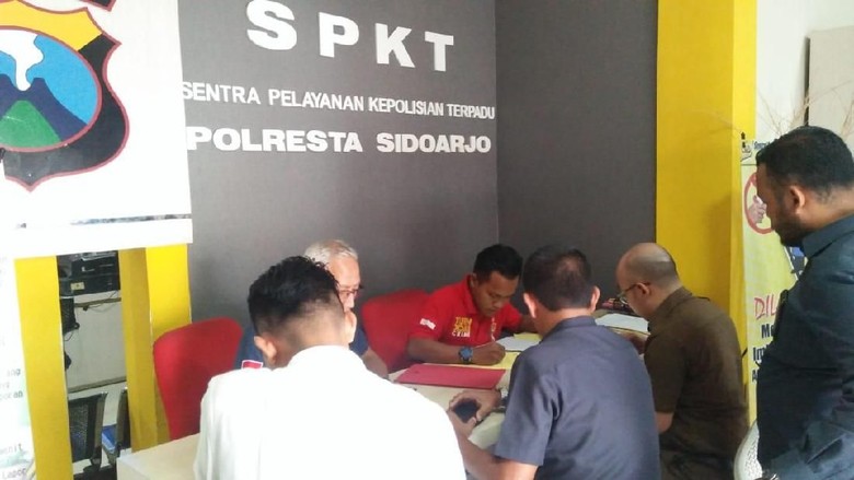 PN Sidoarjo Polisikan Viral Warga yang Sebut Hakim Bisa Dibeli PN Sidoarjo Polisikan Viral Warga yang Sebut Hakim Bisa Dibeli
