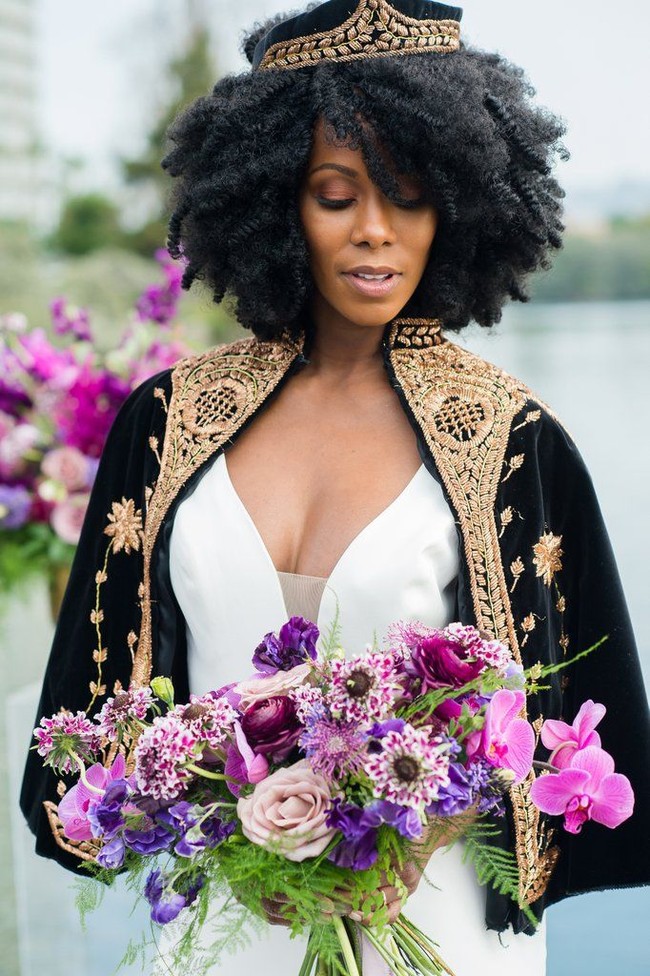 Saat ini, pose Wakanda memang tengah menjadi tren foto pernikahan pengantin di Afrika. Foto: dok. Chloe Jackman