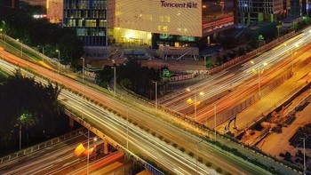 Kantor pusat Tencent di Shenzhen, China memiliki dua menara yang dapat menampung 11.000 karyawan. Pembangunan kantor ini diperkirakan menghabiskan USD 600 juta (8,5 triliun Rupiah). Foto: CNET