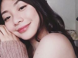 Guru Cantik Hobi Main Ular Curi Perhatian Netizen