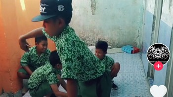 Banyaknya anak-anak yang bermain Tik Tok jadi salah satu pemicu munculnya petisi untuk memblokir aplikasi tersebut. Foto: Istimewa