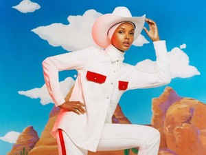 Mengenal Halima Aden, Model Berhijab Pertama yang Muncul di Majalah Bikini