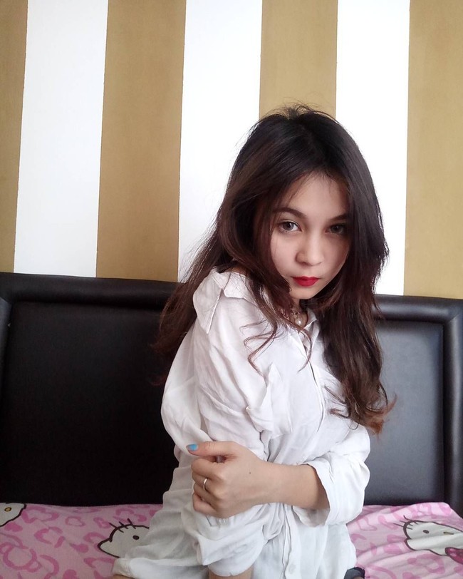 Remaja asal Bandung ini pun jadi terkenal dan dikagumi oleh netizen terutama pria. Foto: Instagram @cicibeby19