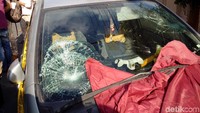 Mobil Jazz dikejar oleh polisi dari depan Polda DIY sampai sini (Jalan Kebon Agung, Kasuran, Margomulyo, Seyegan, Sleman), kata Wintolo Irianto (36), pengendara ojek online yang ikut dalam pengejaran, Selasa (3/7/2018).