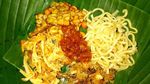 Mau Sarapan Sedap? Nikmati Nasi Jinggo Berbungkus Daun yang Mungil Ini