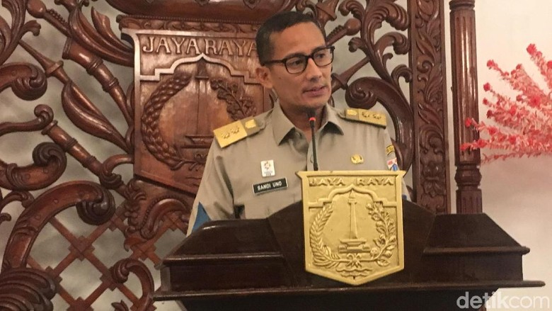 Sandiaga Minta Satpol PP Sterilkan Monas dari PKL Sandiaga Minta Satpol PP Sterilkan Monas dari PKL