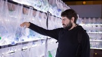Dengan tak menghilangkan label merek, ide ini ingin menunjukan pada masyarakat, merek manakah yang menghasilkan limbah paling banyak di Buenos Aires. Istimewa/Inhabitat.