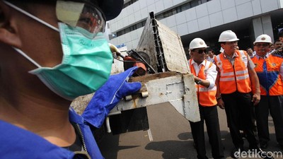 Menhub Potong Bak Truk Obesitas yang Langgar Aturan