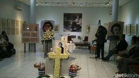 Menghormati sosok GM Sudarta, seniman Yogyakarta menggelar pameran 13 kartun dan karikatur sosok GM Sudarta di halaman depan Bentara Budaya Yogyakarta. Foto: Usman Hadi