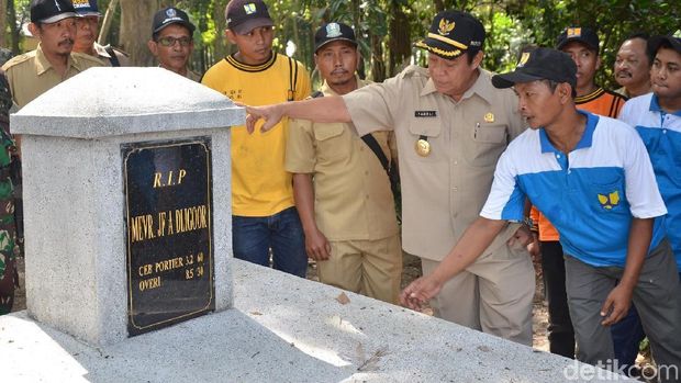 Makam yang diduga merupakan buyut Menlu Belanda