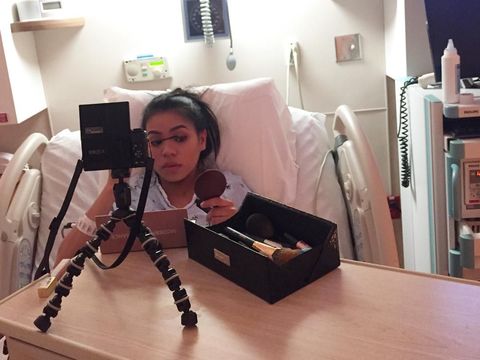 Gila Makeup, Wanita Ini Dandan Heboh Saat Kontraksi Sebelum melahirkan