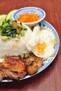 5 Resto Vietnam Ini Punya Hidangan Nasi Campur yang Gurih 