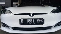 Meski begitu, saat peluncurannya tahun 2015 lalu, Rudy mengungkapkan harga Tesla Model S dibanderol mulai USD 140.000 sampai USD 195.000. Kalau dirupiahkan dengan kurs hari ini, harga mobil itu sekitar Rp 2 miliaran. Foto: Gibran/detikcom