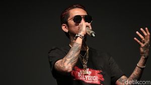 Para Selebgram Bercentang Biru Ini Percaya Wajah Babak Belur Young Lex?