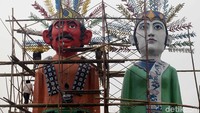 Satu patung ondel-ondel ini memiliki berat 1,5 ton dengan tinggi 9,5 meter.