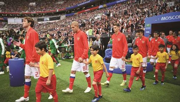 Gemes! Cerita Raina Jadi Player Escort di Piala Dunia 2018