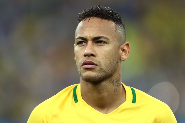 Pada 2016, Neymar kembali bergaya dengan rambut fade. Model rambut ini memiliki potongan tipis dari samping hingga ke belakang dan menyisakan rambut di bagian atas. Foto: Getty Images