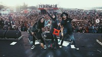 Namun Kerabat Kotak ternyata menyambutnya dengan dukungan agar Chua meneruskan penggunaan hijab itu. Foto: Instagram Chua Kotak