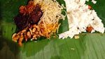 Mau Sarapan Sedap? Nikmati Nasi Jinggo Berbungkus Daun yang Mungil Ini