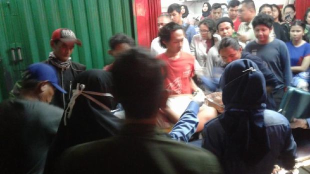 Kendarai Motor Ojek Online, Perempuan Ini Tabrak Mobil dan Tewas