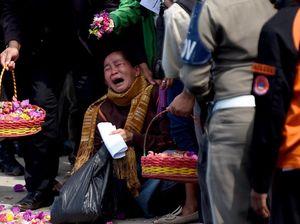 Raut Duka Keluarga Korban KM Sinar Bangun Saat SAR Ditutup