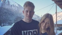 Dikenal sebagai sosok yang kalem, De Bruyne ternyata suka traveling. Tentunya, sambil mengajak istri tercinta Michele De Bruyne (kevindebruyne/Instagram)