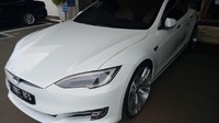 Tesla Model S memang sudah lumayan lama dijual di Indonesia. Importir mobil mewah yang bermarkas di Pluit, Jakarta Utara, Prestige Image Motorcars, menjual mobil listrik lansiran Amerika Serikat itu. Foto: Gibran/detikcom