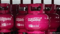Sebelumnya, Pertamina juga mengeluarkan elpiji dengan merek Bright Gas untuk ukuran 5,5 kg.