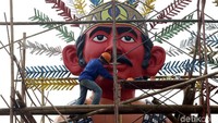 Patung ondel-ondel tersebut dicat ulang.