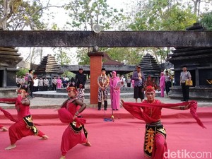 Unik, Polisi Bojonegoro Upacara HUT Bhayangkara di Kayangan Api