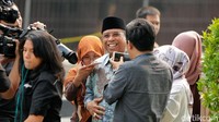 Amin sempat memberikan keterangan sebelum meninggalkan gedung KPK.