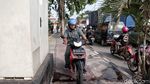 Melihat Tingkah Pengendara Motor Jajah Jalur Pedestrian