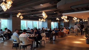 Kafe ini bernama Image tetapi karyawan menyebutnya Ai Ma Ge yang berarti Cinta Saudara Ma. Jadi karyawan Tencent tidak memanggil CEO-nya Pony Ma dengan sebutan bos, melainkan Ma Ge atau Saudara Ma. Foto: CNET