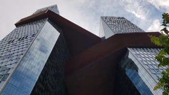 Kedua menara dihubungkan oleh tiga jembatan yang disebut Cultural Link, Health Link, dan Knowledge. Foto: CNET