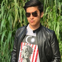 Aku tidak bangga dengan masa laluku. Aku dulu rasis. Aku dulu Islam radikal karena aku akan bilang jika kamu tidak salat kamu akan masuk neraka dan terbakar di neraka. Aku hanya bergaul dengan muslim. Orang selalu bilang orang ini rasis atau radikal dan tidak bisa diubah. Tidak, tidak, tidak, aku dulu seperti itu dan aku sudah berubah, katanya dikutip Malay Mall. Foto: Instagram Syed Saddiq