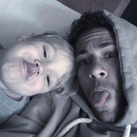 Silly face selfie! Neymar yang baru berusia 26 tahun terlihat begitu menikmati perannya sebagai ayah muda. (Foto: Instagram/@neymarjr)